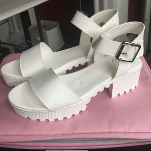 MISSGUIDED Entry Cleated sole Sandal